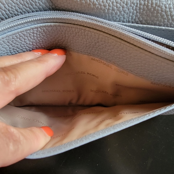 Michael Kors pebbled leather crossbody EUC. - Picture 5 of 8